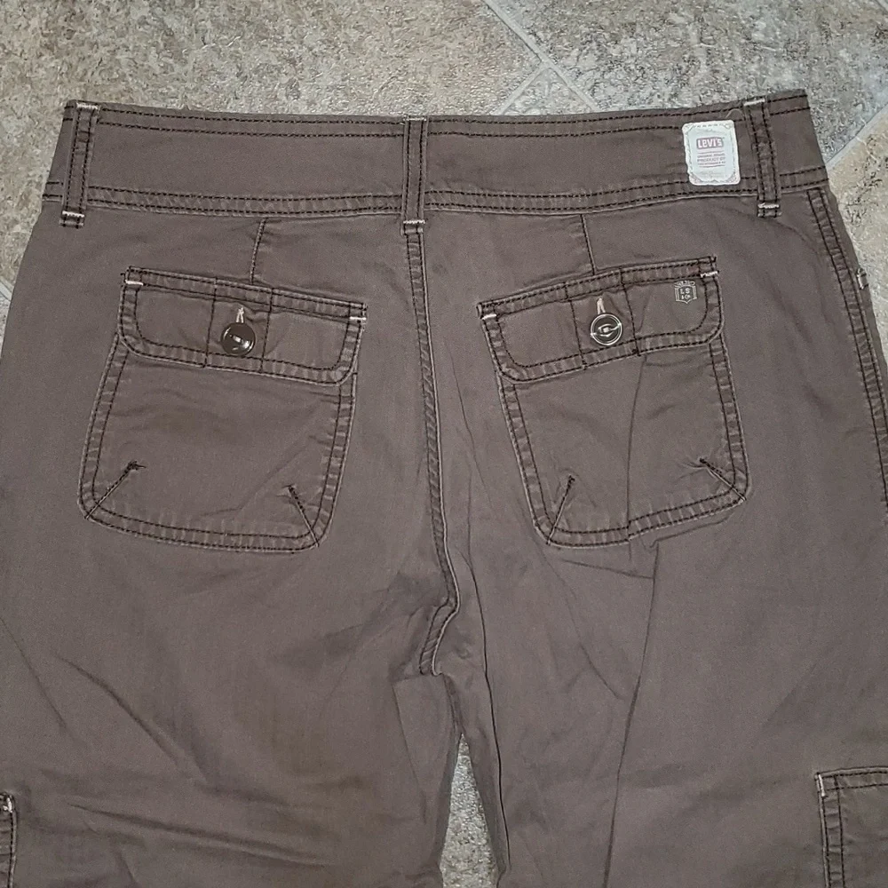 Levi's Khaki Cargo Cropped Pants